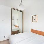 Metro Rondo Onz Yellow Apartment